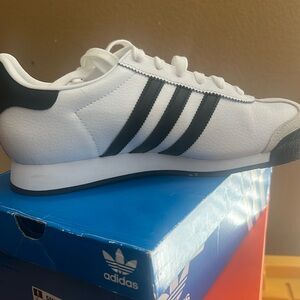 brand new mens samoa adidas white and black in 7.5